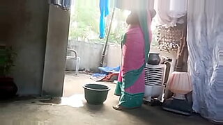 outside-boob-pressing