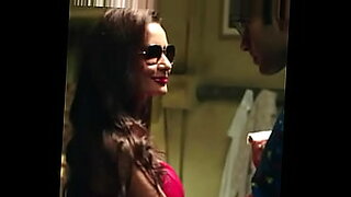 isha-divekar-hot-scene