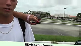 pornographie-video-pratique-une-vieille-dame-a-pleure-devant-un-jeune-garcon