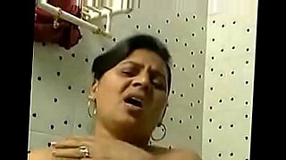 friend with mom bathing