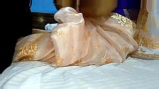 hot-sexy-romantic-girl-on-bed-sex