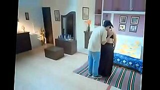 desi-aunty-cheating-mms-clip-leaked-mobile-recording-with-boy