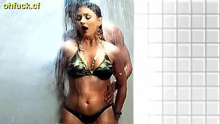 bollywood actress priyanka chopra hot songs video