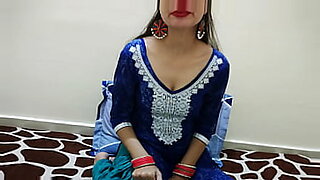 indian teen lovers kissing
